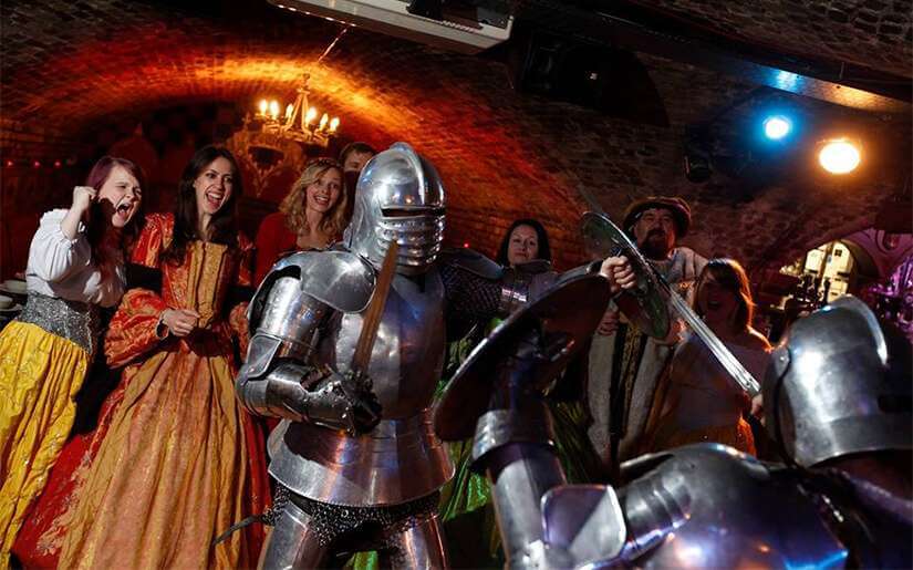 ערב קסום בתפאורה של תקופת האבירות והאצולה | Photo By : The Medieval Banquet (From Facebook)