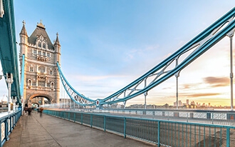 טיול בין הגשרים של לונדון