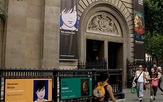 גלריית הדיוקנאות הלאומית  - The National Portrait Gallery